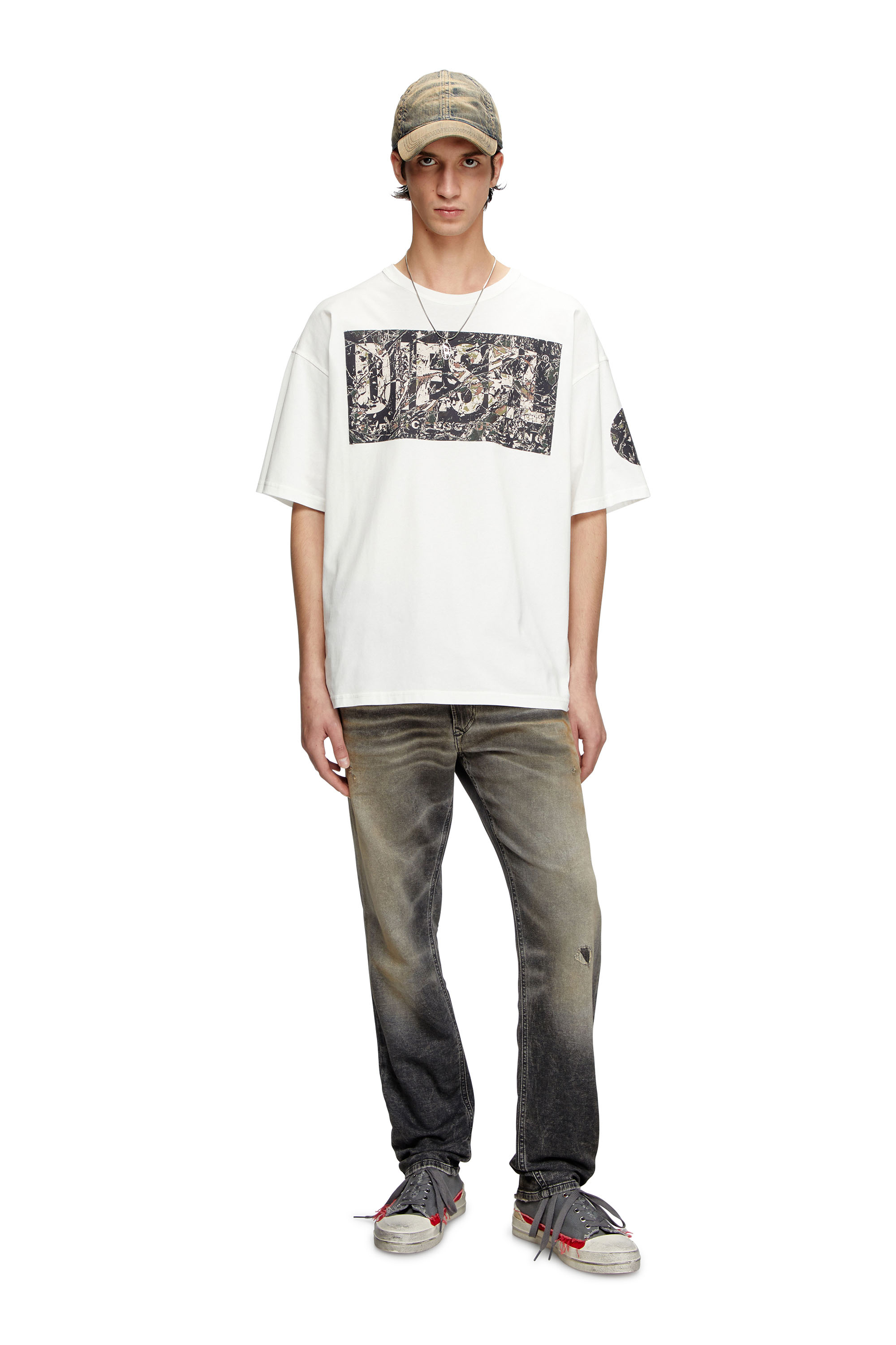 Diesel - T-BOXT-R22, T-shirt con logo patch in gabardina Uomo in Bianco - 2