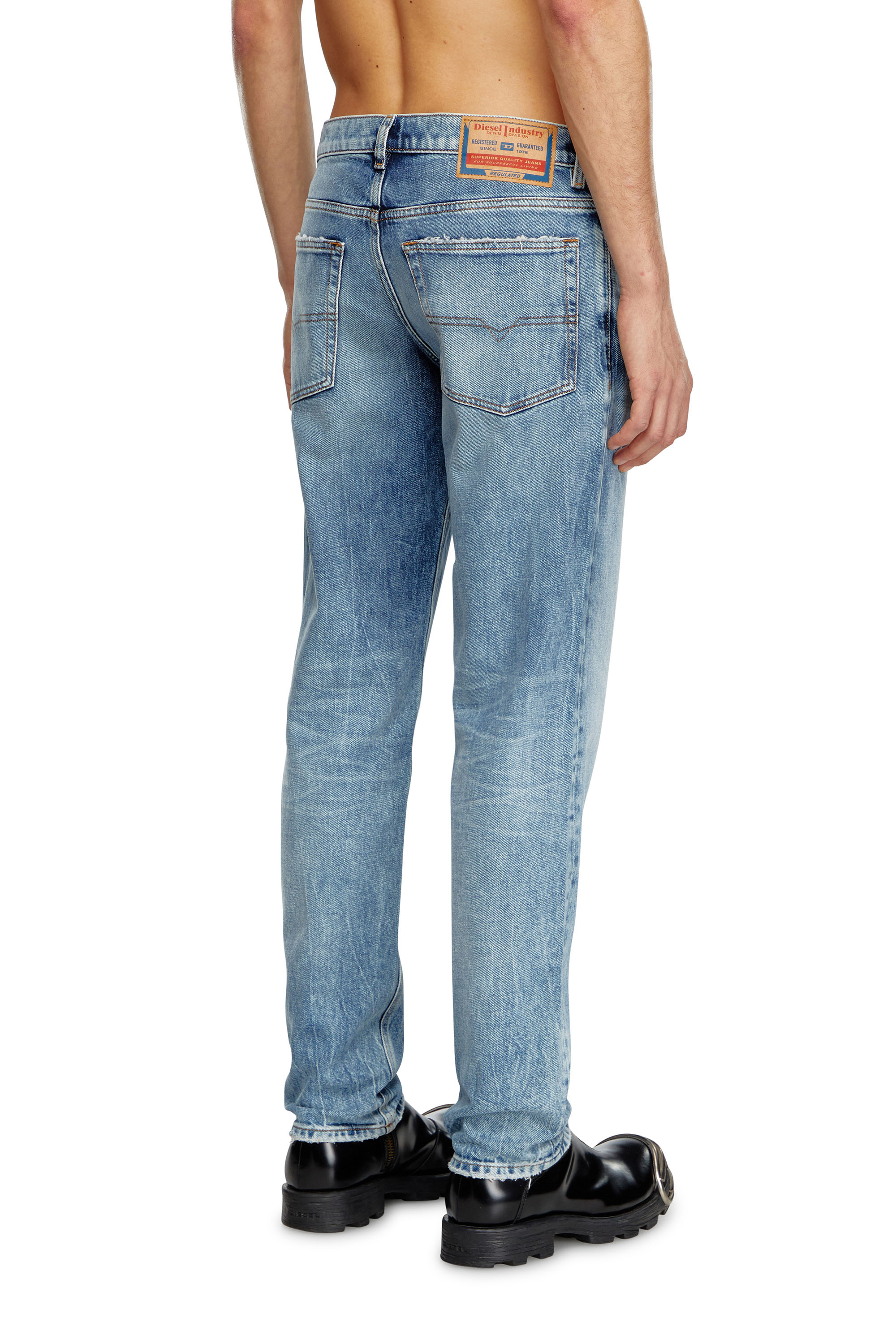 Diesel - Regular Jeans 2023 D-Finitive 09J54 Uomo, Blu medio - Image 4